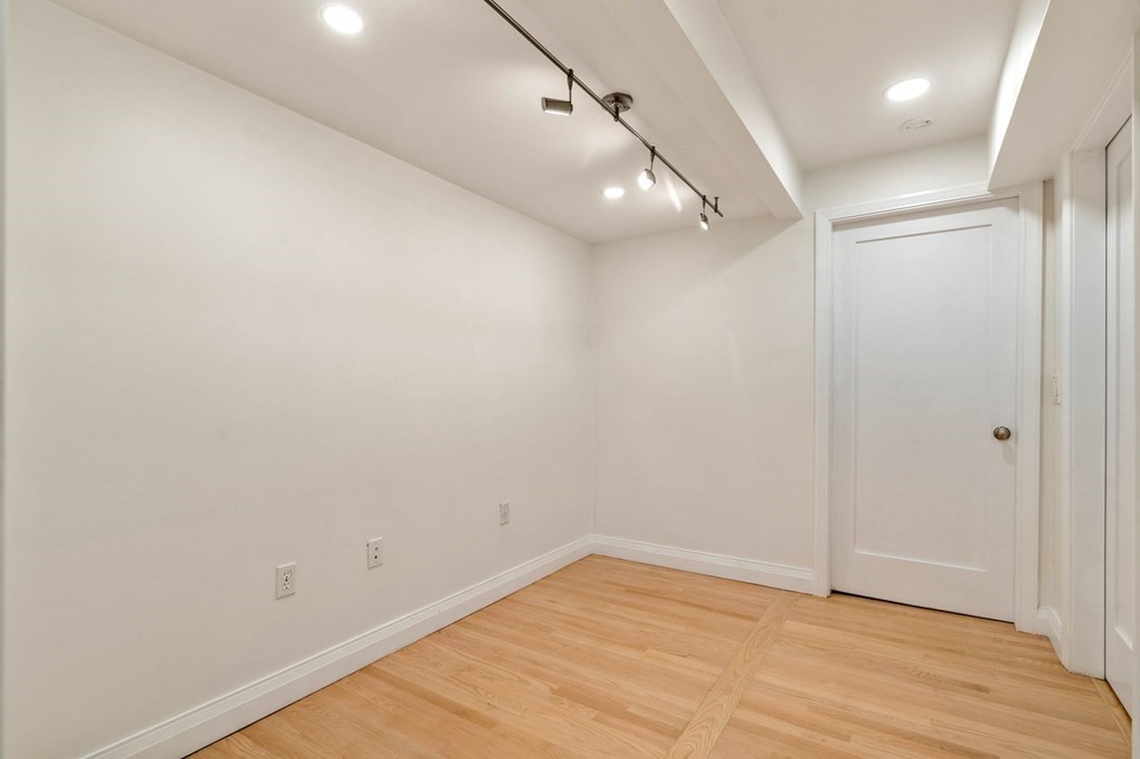 190 Commonwealth Ave Unit: B