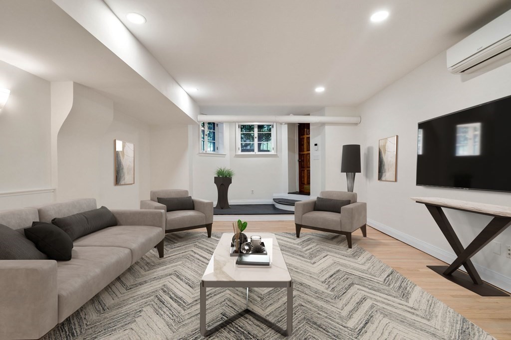 190 Commonwealth Ave Unit: B