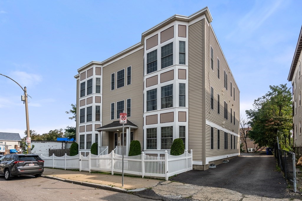 2 Centre Ave Unit: 4B