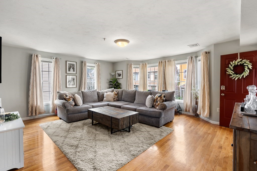 2 Centre Ave Unit: 4B