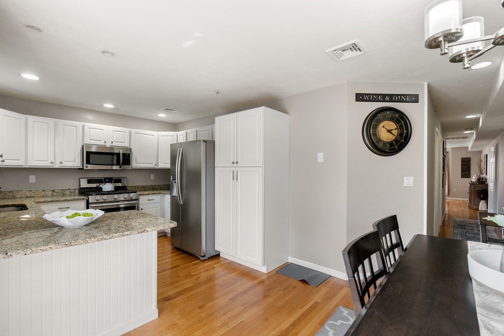 2 Centre Ave Unit: 4B