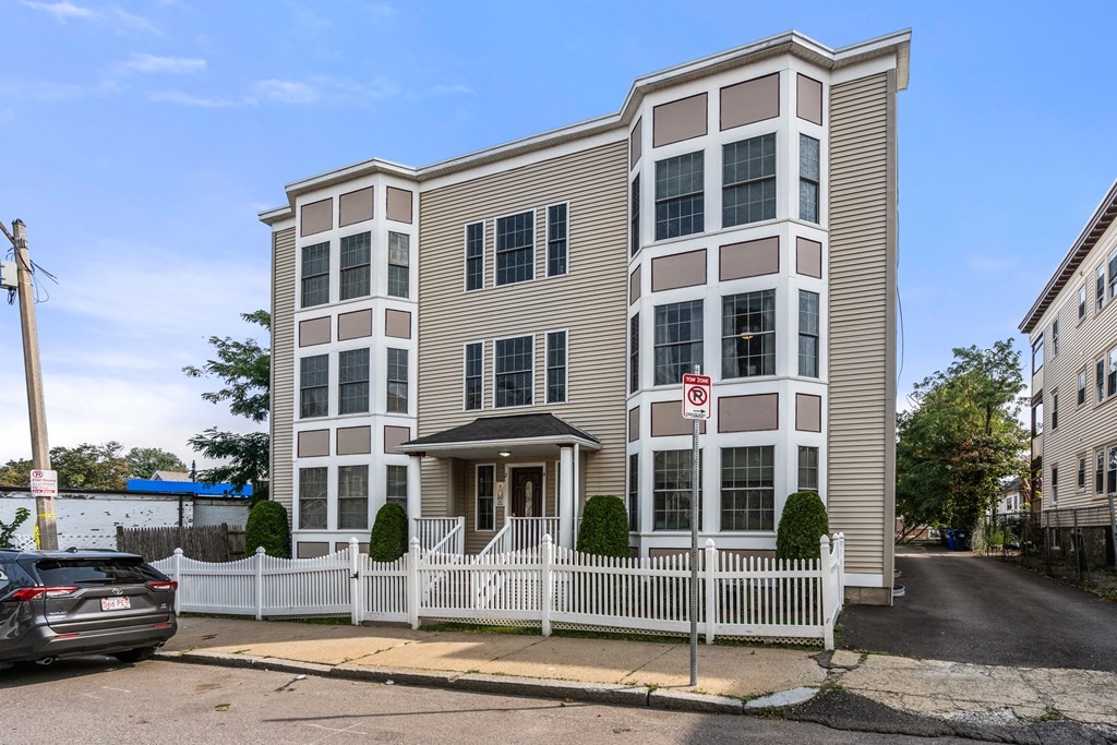 2 Centre Ave Unit: 4B