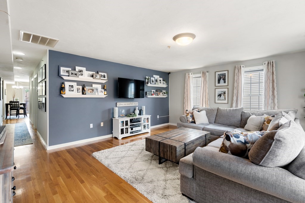 2 Centre Ave Unit: 4B