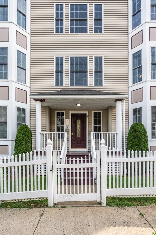 2 Centre Ave Unit: 4B