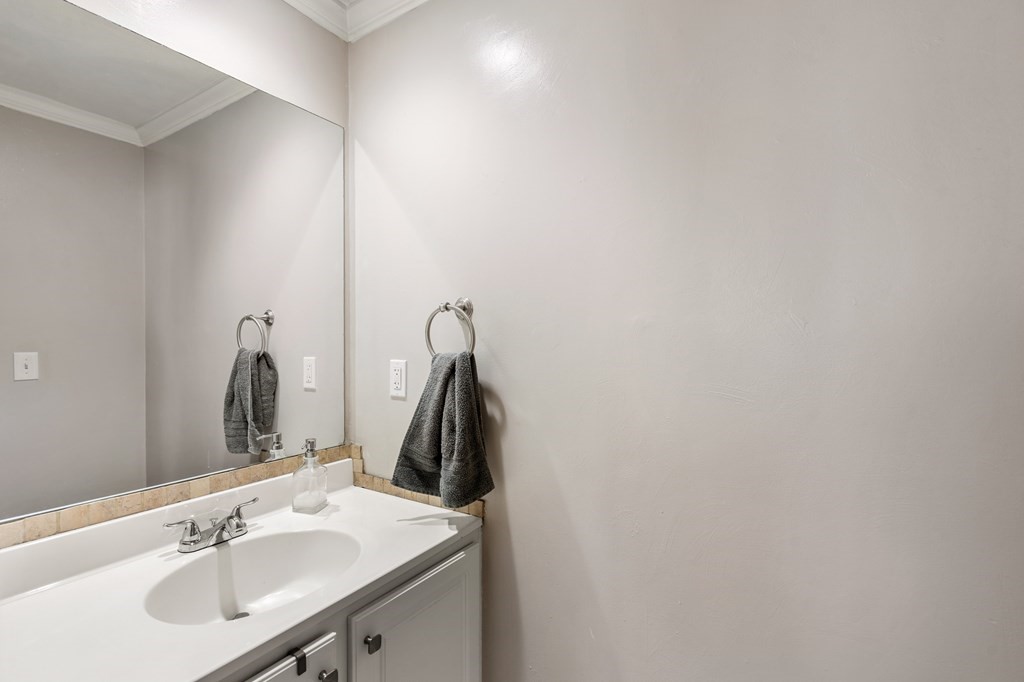 2 Centre Ave Unit: 4B