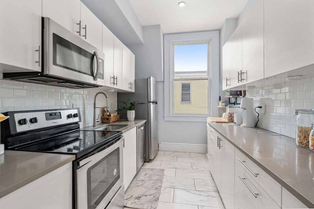 552 E 4th St Unit: 6A