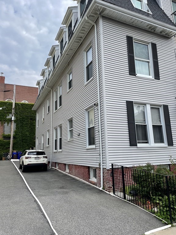 552 E 4th St Unit: 6A