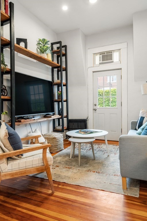 552 E 4th St Unit: 6A