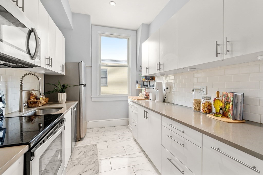 552 E 4th St Unit: 6A