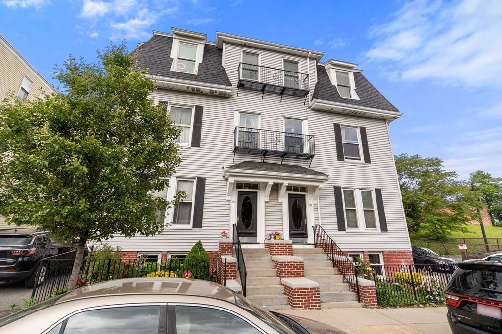 552 E 4th St Unit: 6A