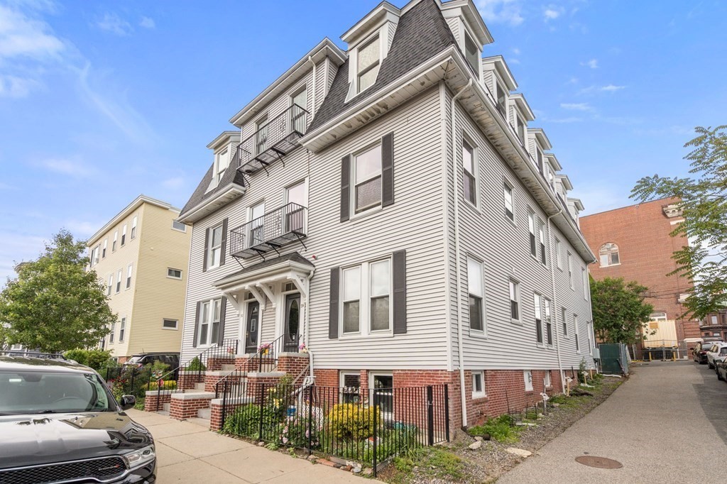 552 E 4th St Unit: 6A