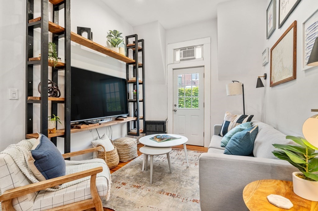 552 E 4th St Unit: 6A