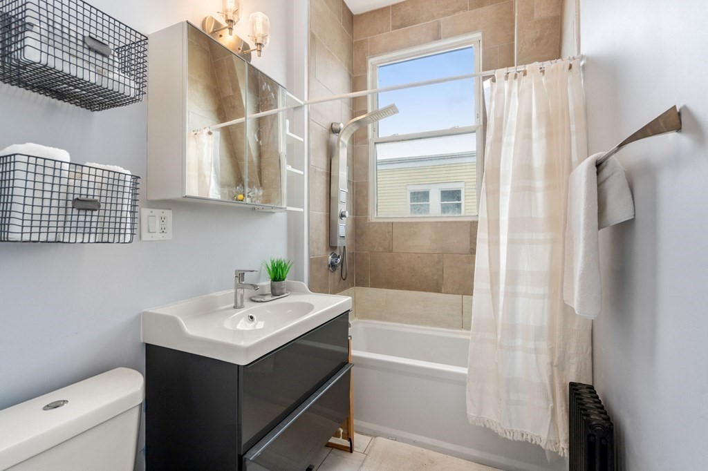 552 E 4th St Unit: 6A