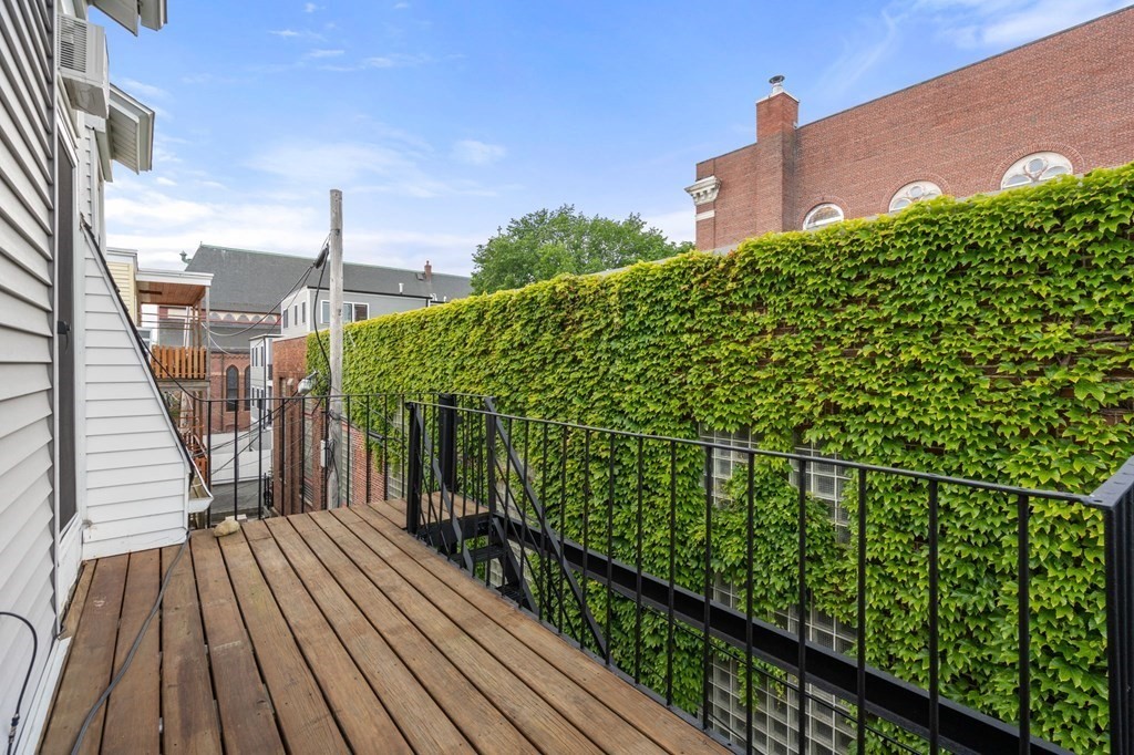 552 E 4th St Unit: 6A