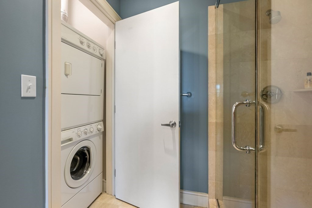 2400 Beacon St Unit: 211