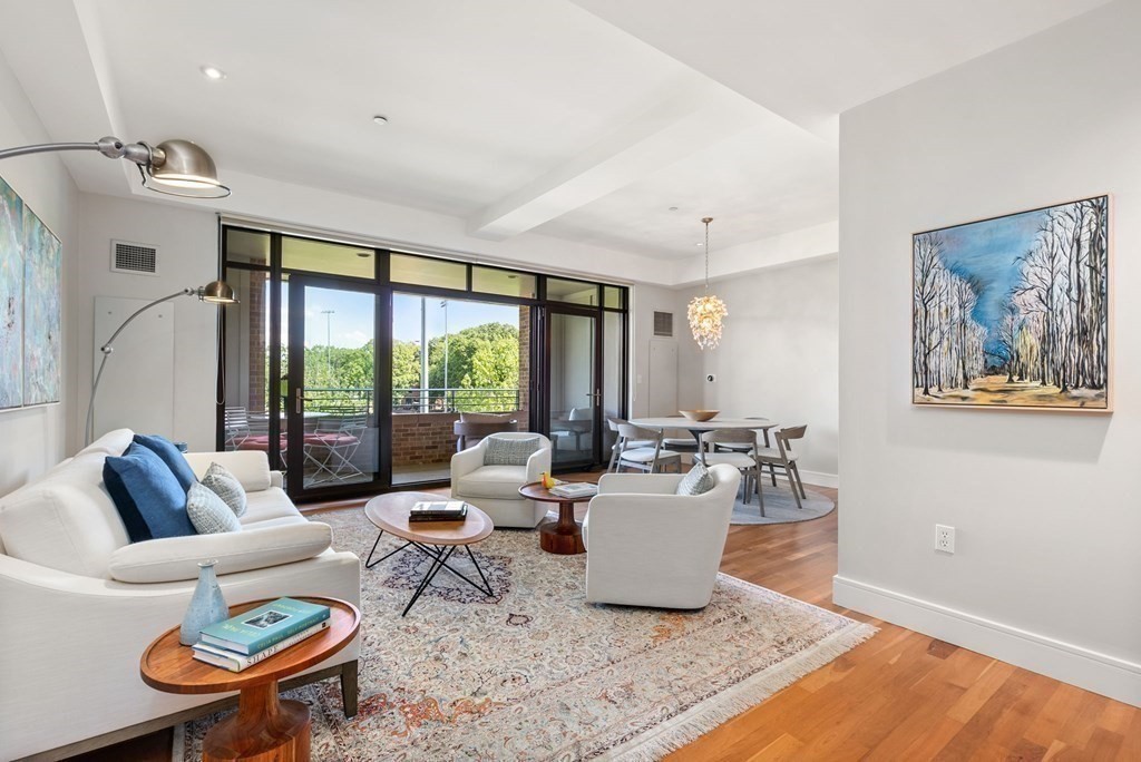 2400 Beacon St Unit: 211