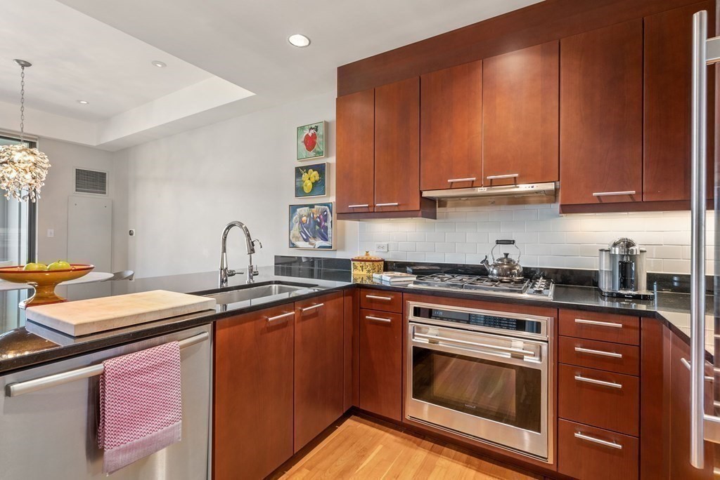 2400 Beacon St Unit: 211