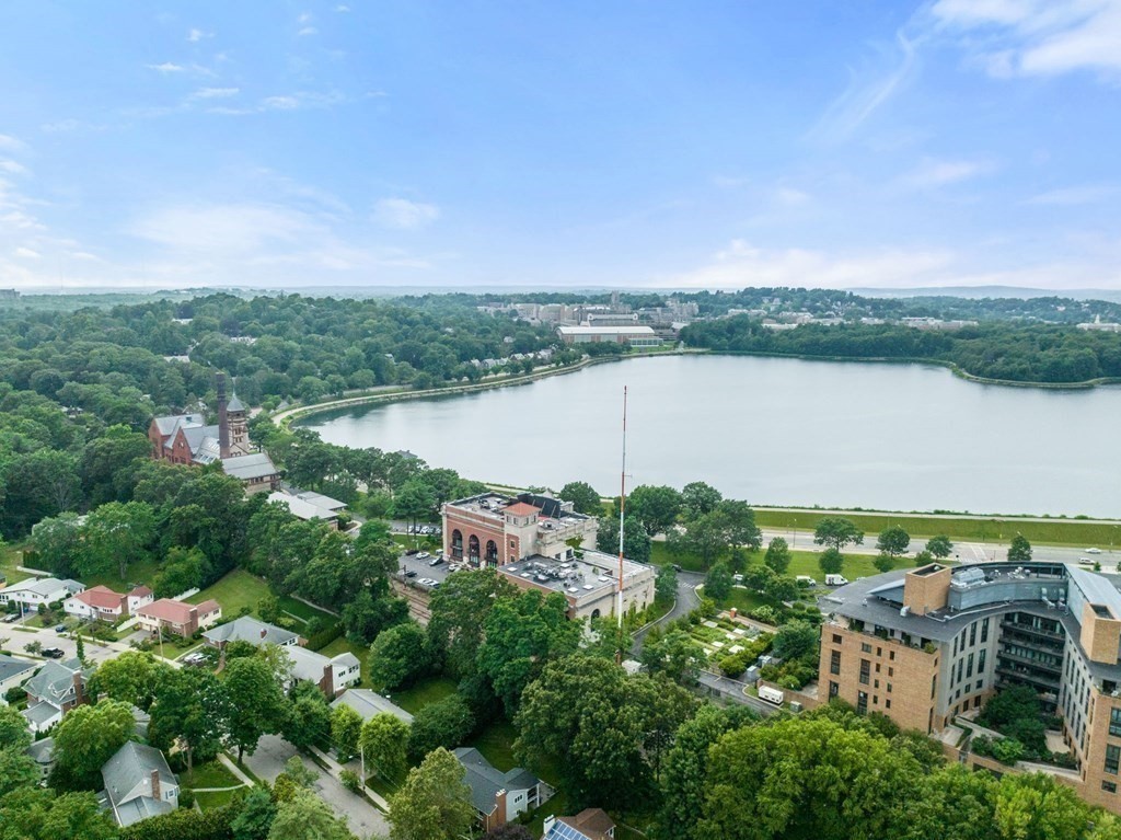 2400 Beacon St Unit: 211