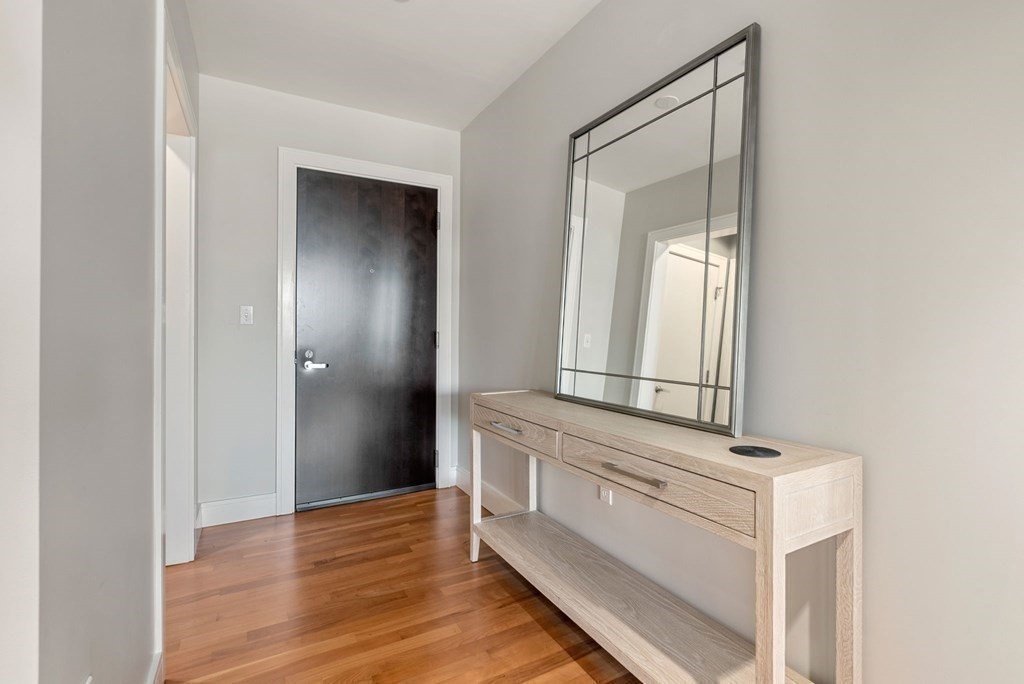 2400 Beacon St Unit: 211