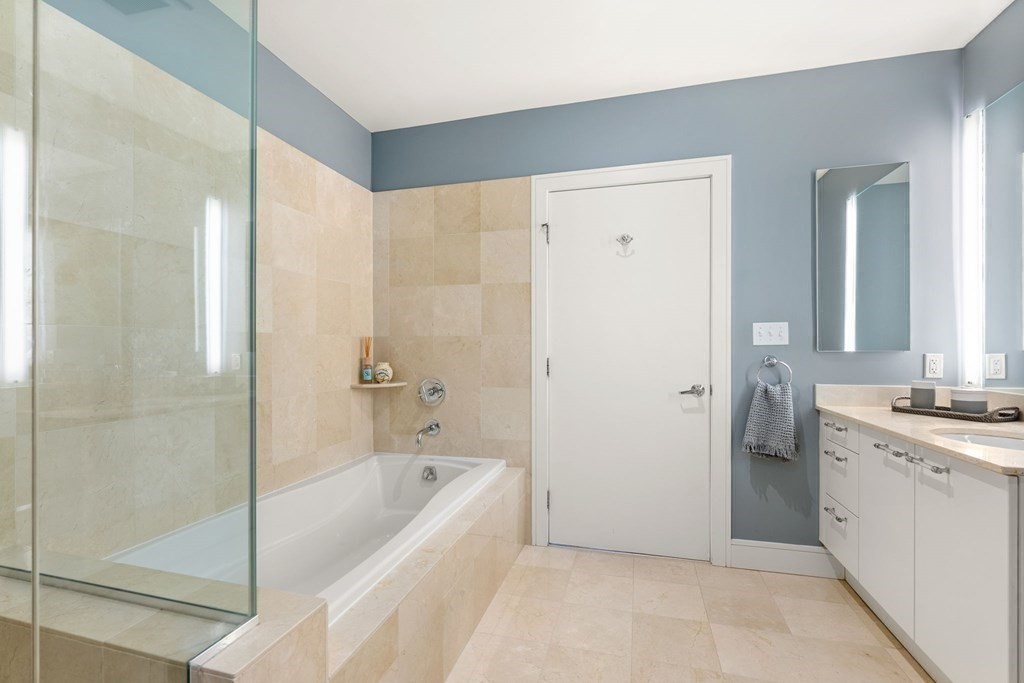 2400 Beacon St Unit: 211