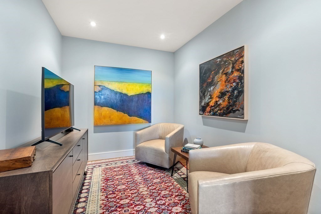 2400 Beacon St Unit: 211