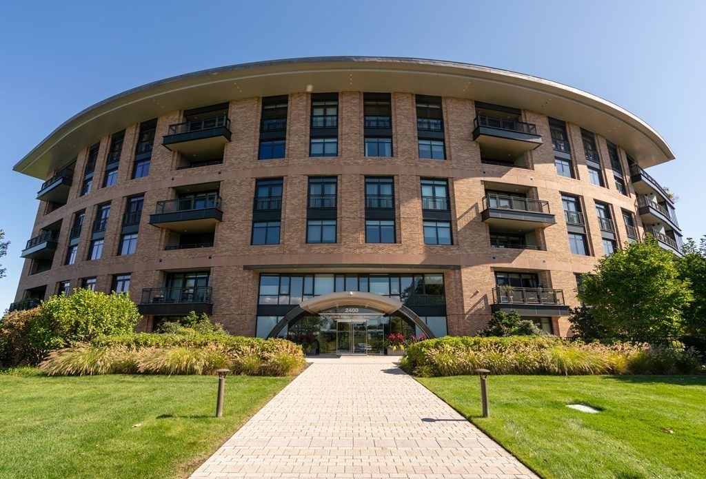 2400 Beacon St Unit: 211