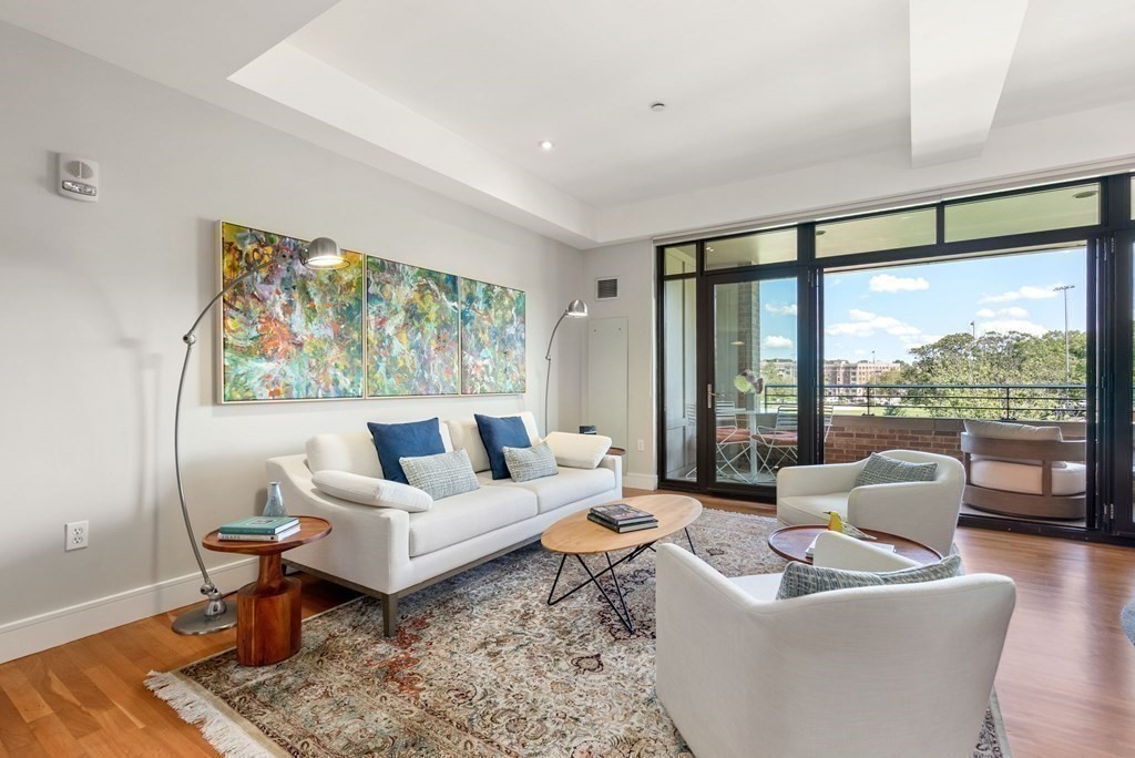 2400 Beacon St Unit: 211