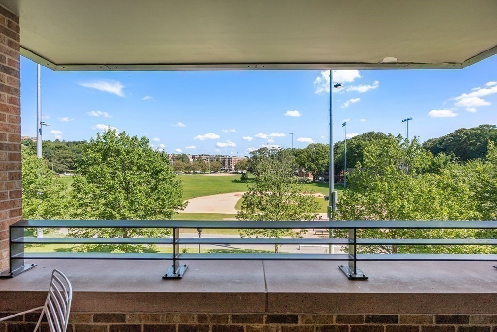 2400 Beacon St Unit: 211