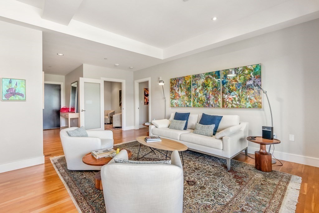 2400 Beacon St Unit: 211