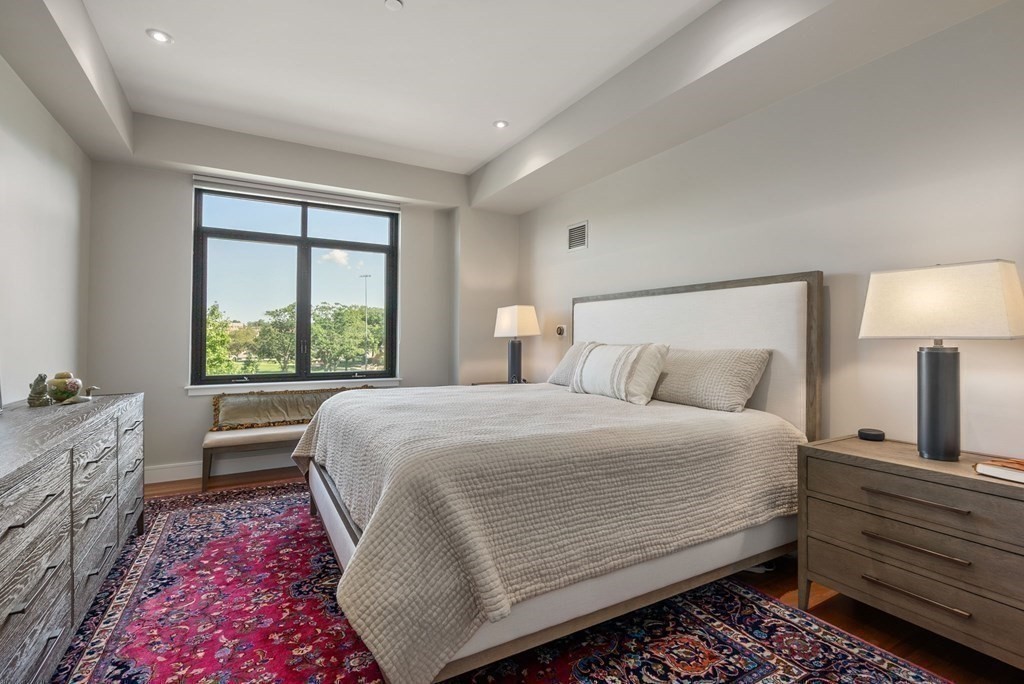 2400 Beacon St Unit: 211