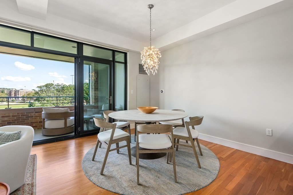 2400 Beacon St Unit: 211