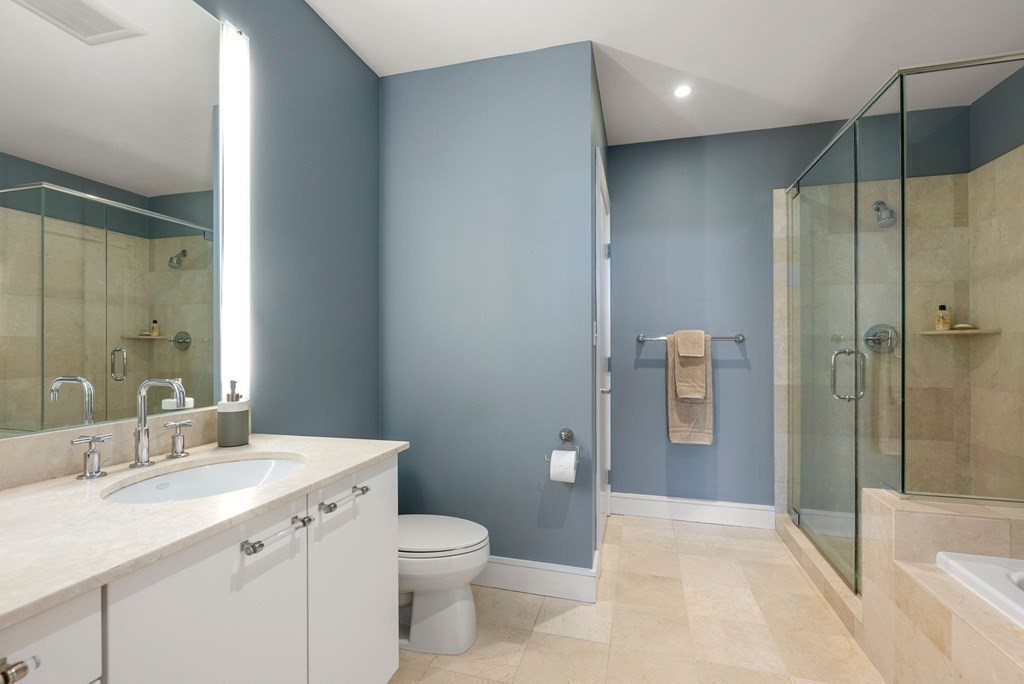 2400 Beacon St Unit: 211