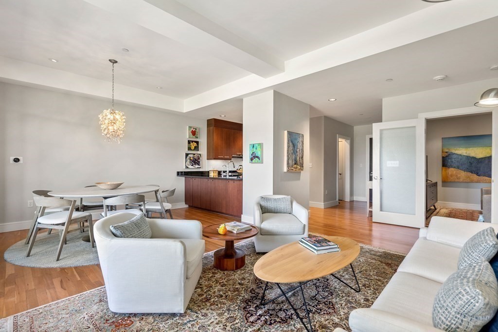 2400 Beacon St Unit: 211