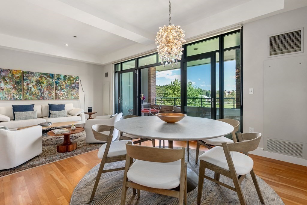 2400 Beacon St Unit: 211