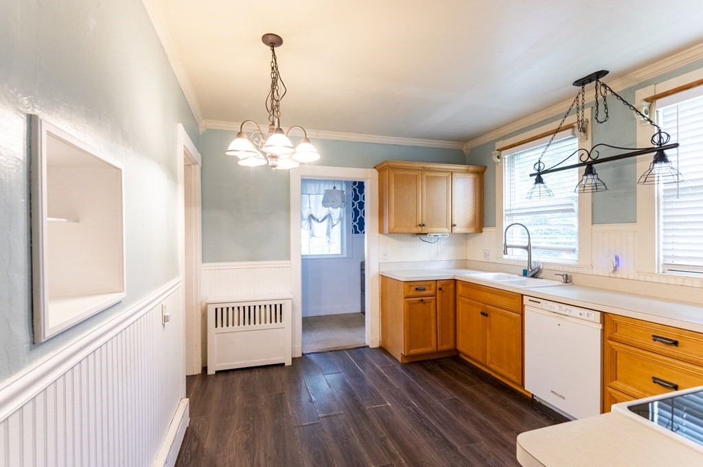 452 Pleasant St