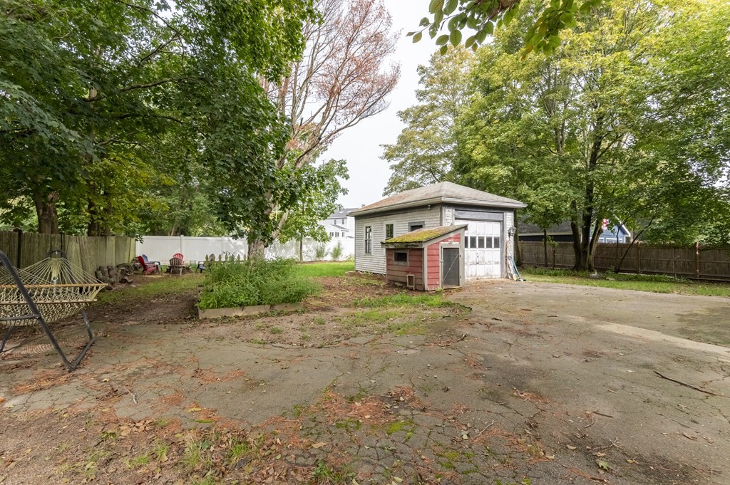 452 Pleasant St