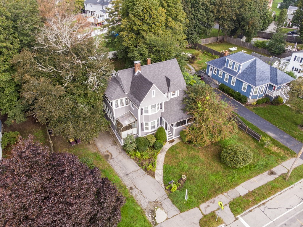 452 Pleasant St