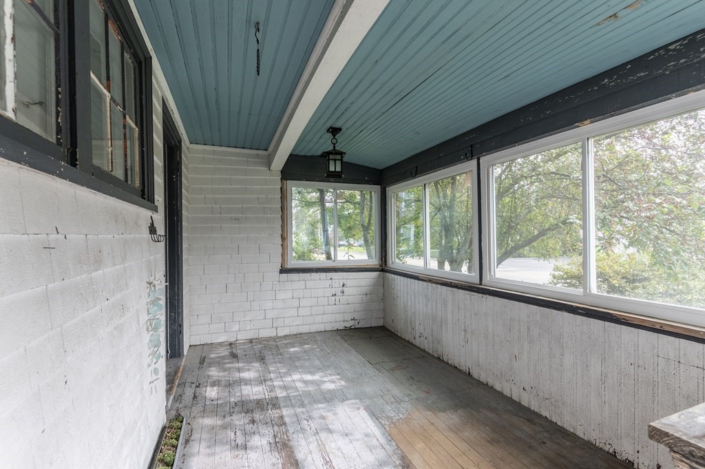 452 Pleasant St
