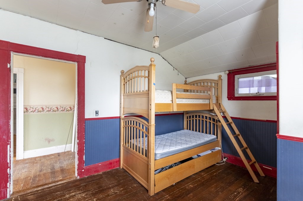 452 Pleasant St