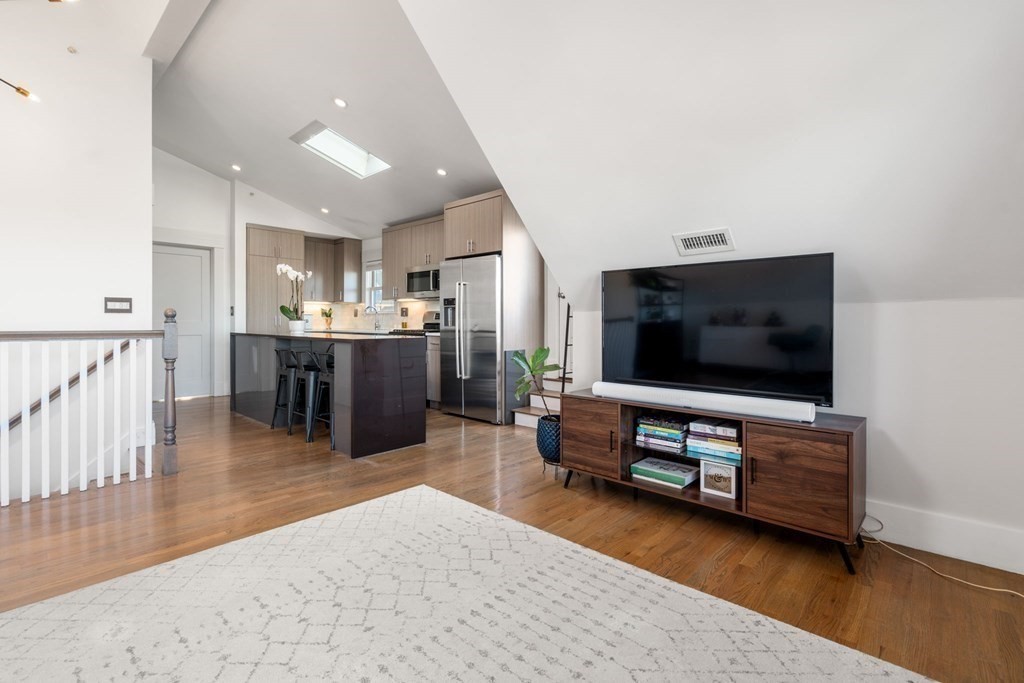 43 Salcombe St Unit: 4