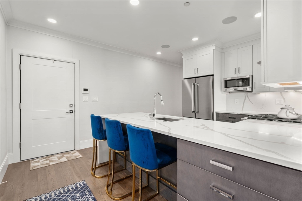 10-14 Sydney St # 1