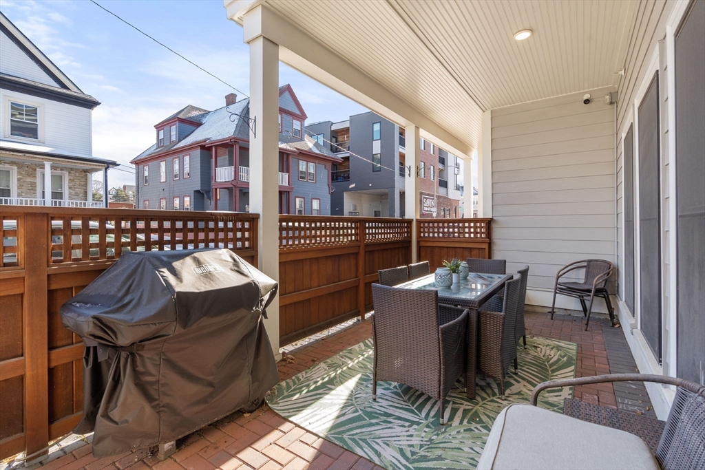 10-14 Sydney St # 1