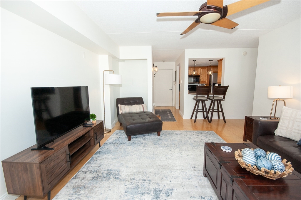 108 Peterborough Unit: 7D