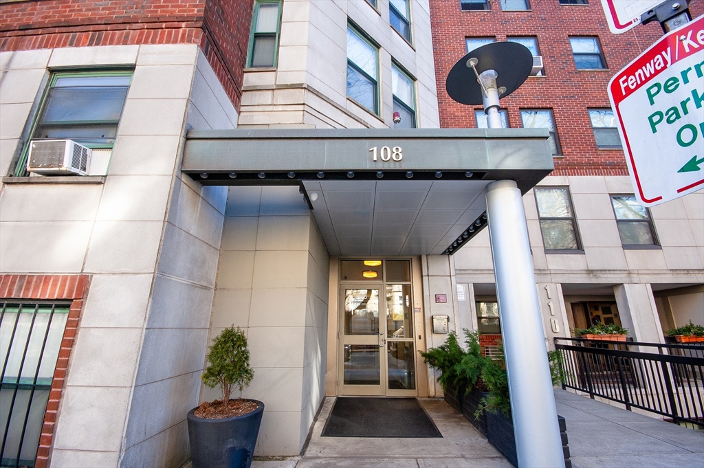 108 Peterborough Unit: 7D