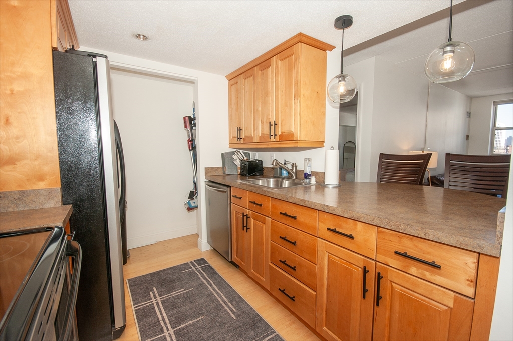 108 Peterborough Unit: 7D