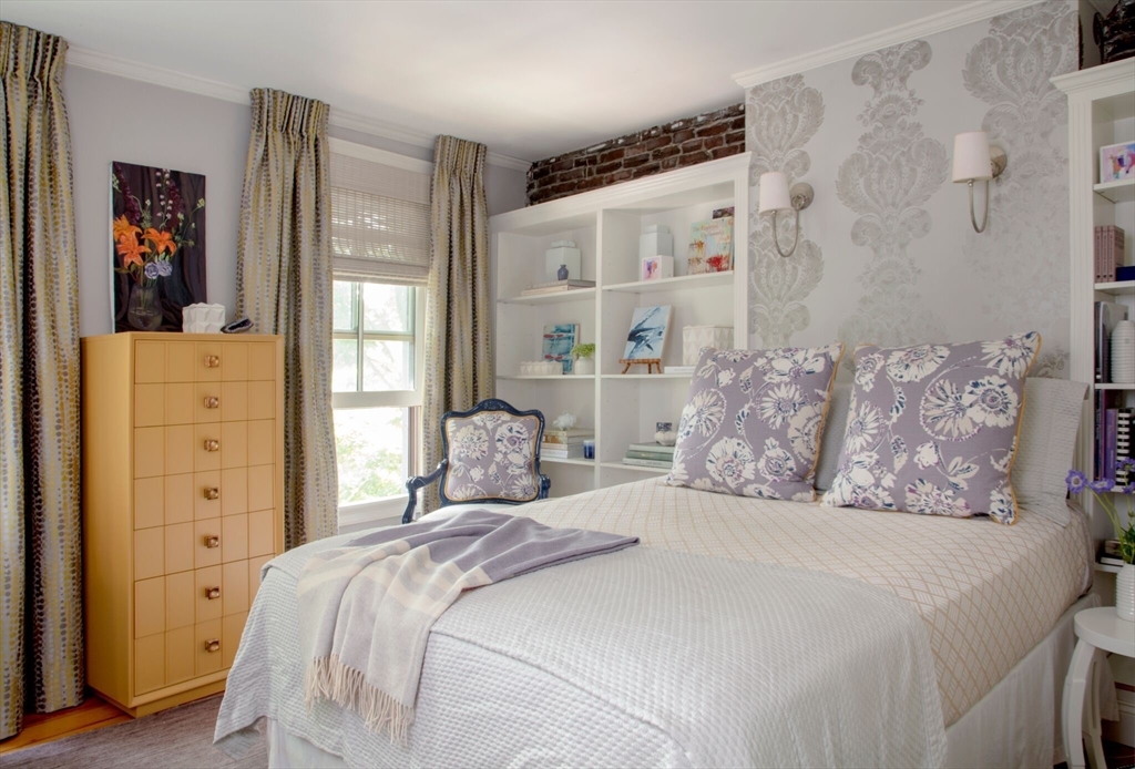 217 W Springfield St # 3