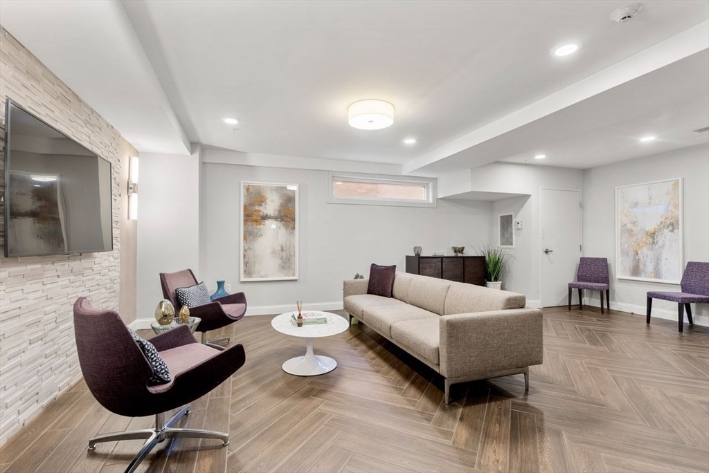 771 Harrison Ave # 109