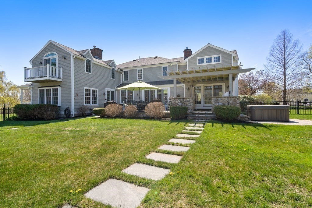 619 Main St