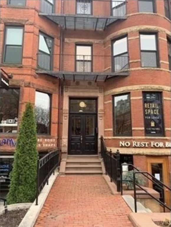 220 Newbury St # 5