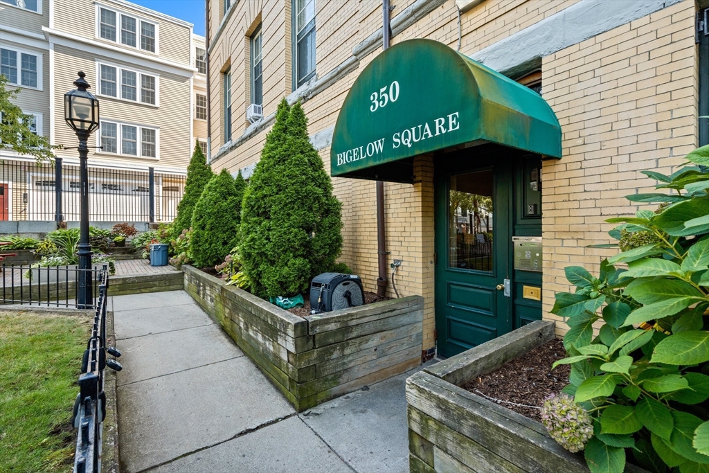350 W Fourth St # 100